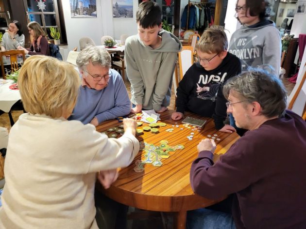 „Spielenachmittag für Familien“ – ein Projekt des Treffpunkt Altes Pfarrhaus e.V. in Eddigehausen.